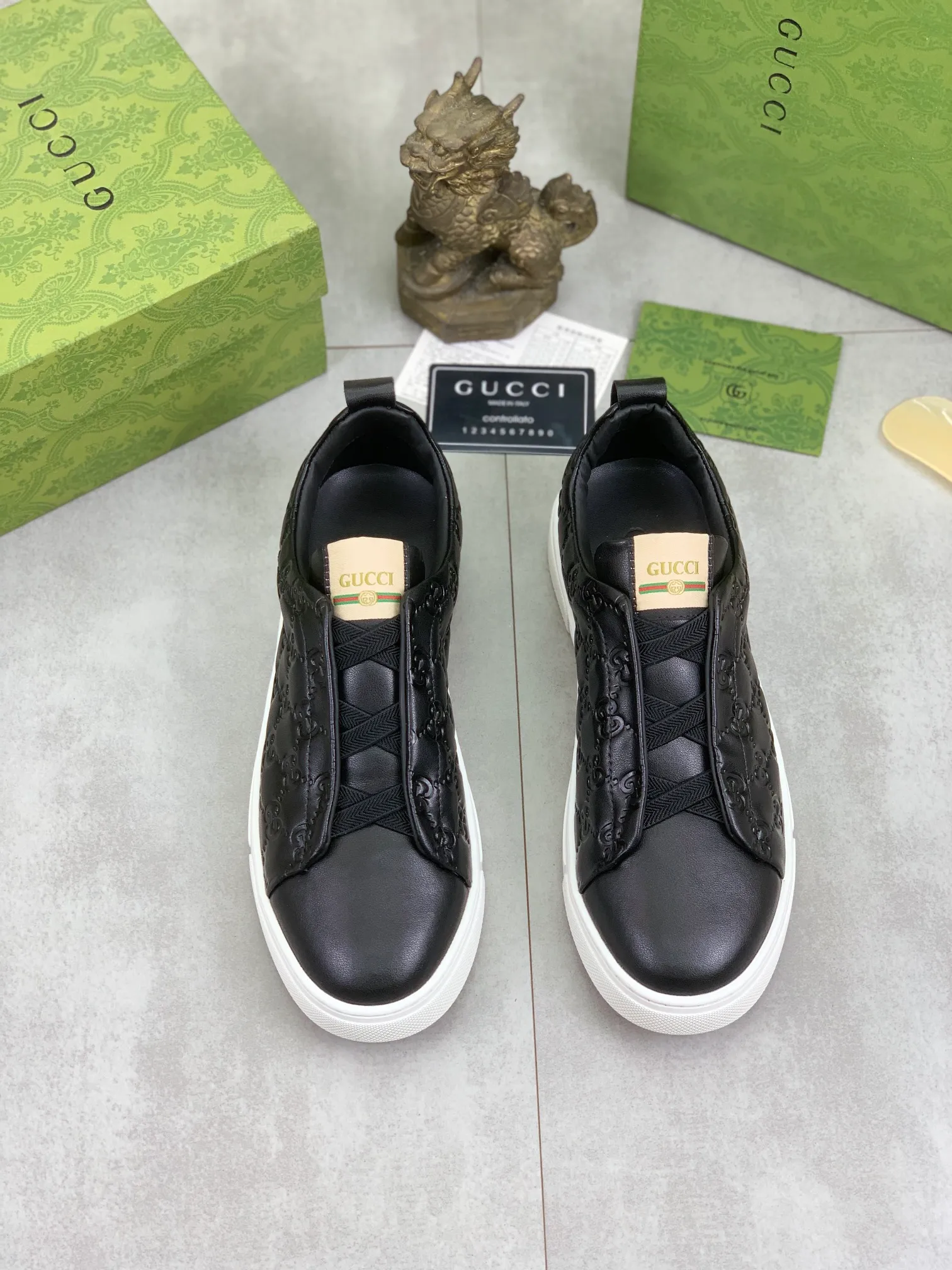 Men's shoes 💰P460💰[New model] (GUCCI) official website's latest 🎁🎁casual and fashionable men's shoes👟, hot style 💥 style is simple and elegant, exclusive for trendy men. Unique official website's latest brand double G elements Original 👑Gucci decoration, fashionable and generous, the fabric is original frosted calfskin✅Full imported sheepskin lining, the official website specifies wear-resistant, lightweight original rubber casual outsole, the classic model is taken in kind at the counter🎬38-44 Black or white optional